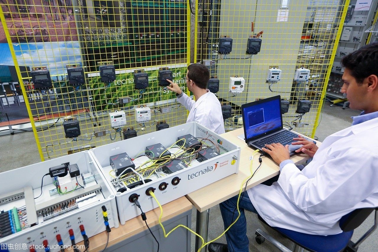 研究人員。電器柜性能計(jì)數(shù)器。低壓微網(wǎng)絡(luò)。用于智能電網(wǎng)和智能電表的測(cè)試和證書服務(wù)。電力電子設(shè)備認(rèn)證。技術(shù)服務(wù)行業(yè)。tecnaliaresearch&innovationbizkaiabasquecountry,西班牙。